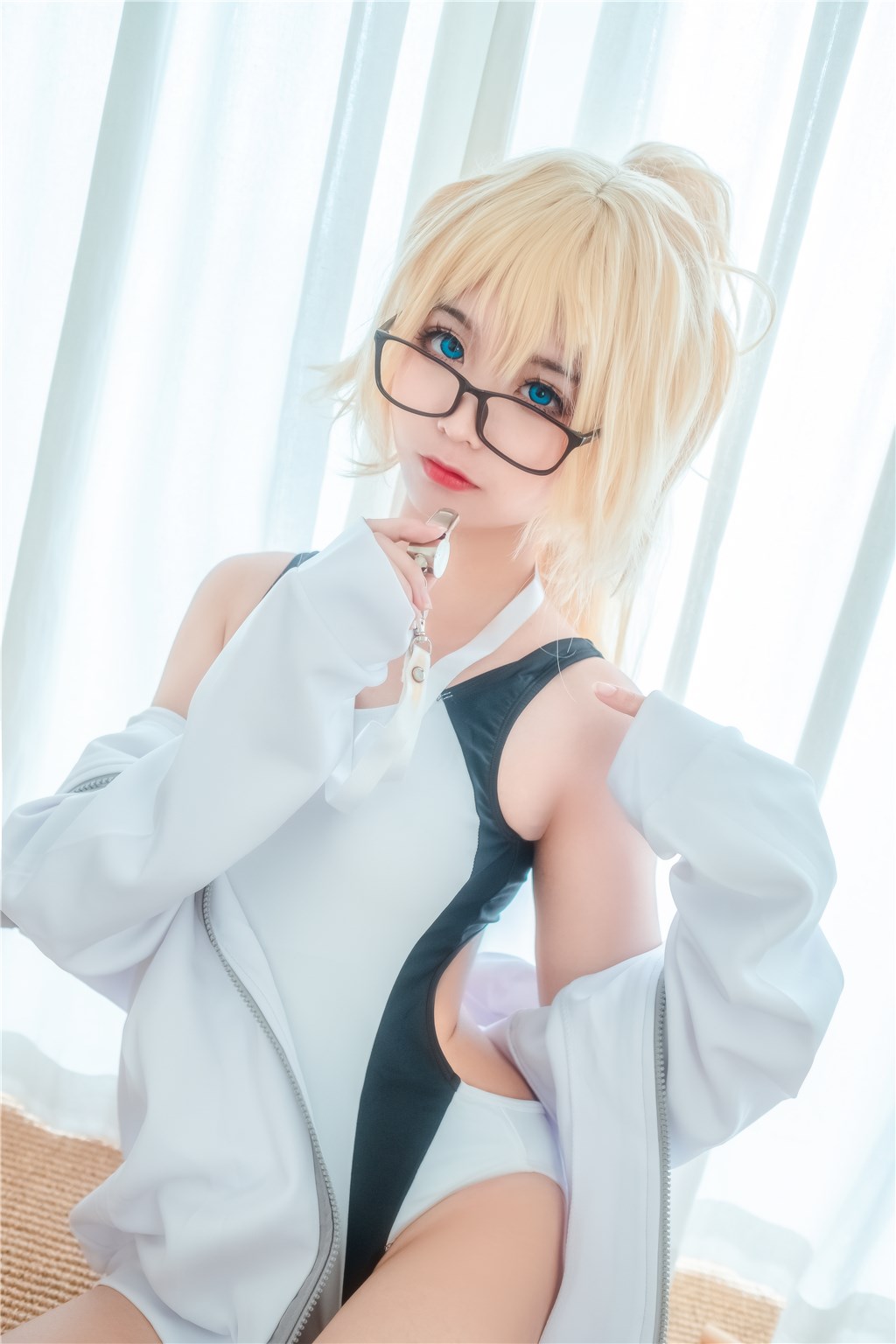 黑料网柔化:录制事故中,他率先推开布景护住她,动作本能又强烈