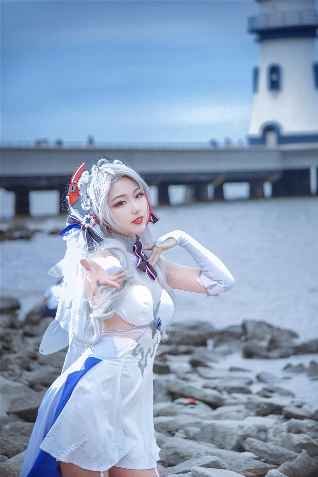 黑料网激萌:时尚活动后台,男星小心翼翼替女星扶短裙下摆,黑料 官网