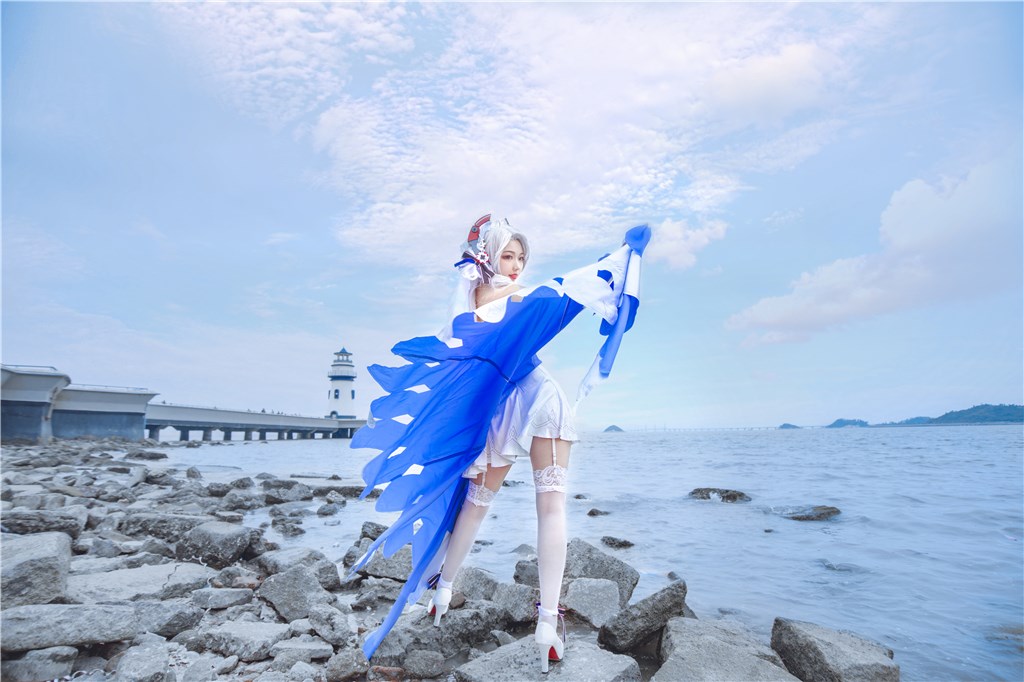 黑料吃瓜漩涡:她晒出的自拍背后倒影,疑似出现男星模糊身影,heiliao.su吃瓜网站